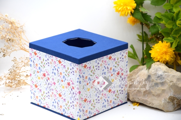 Taschentuchbox quadratisch ca. 13,7x13,7x12,7 cm | floral | königsblau | Art. Nr. 97040501